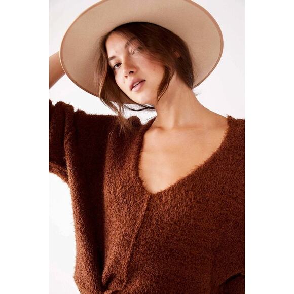 Free People Icing Pullover Mocha Java Brown Small V Neck Fuzzy Cozy Warm Neutral - Picture 2 of 9